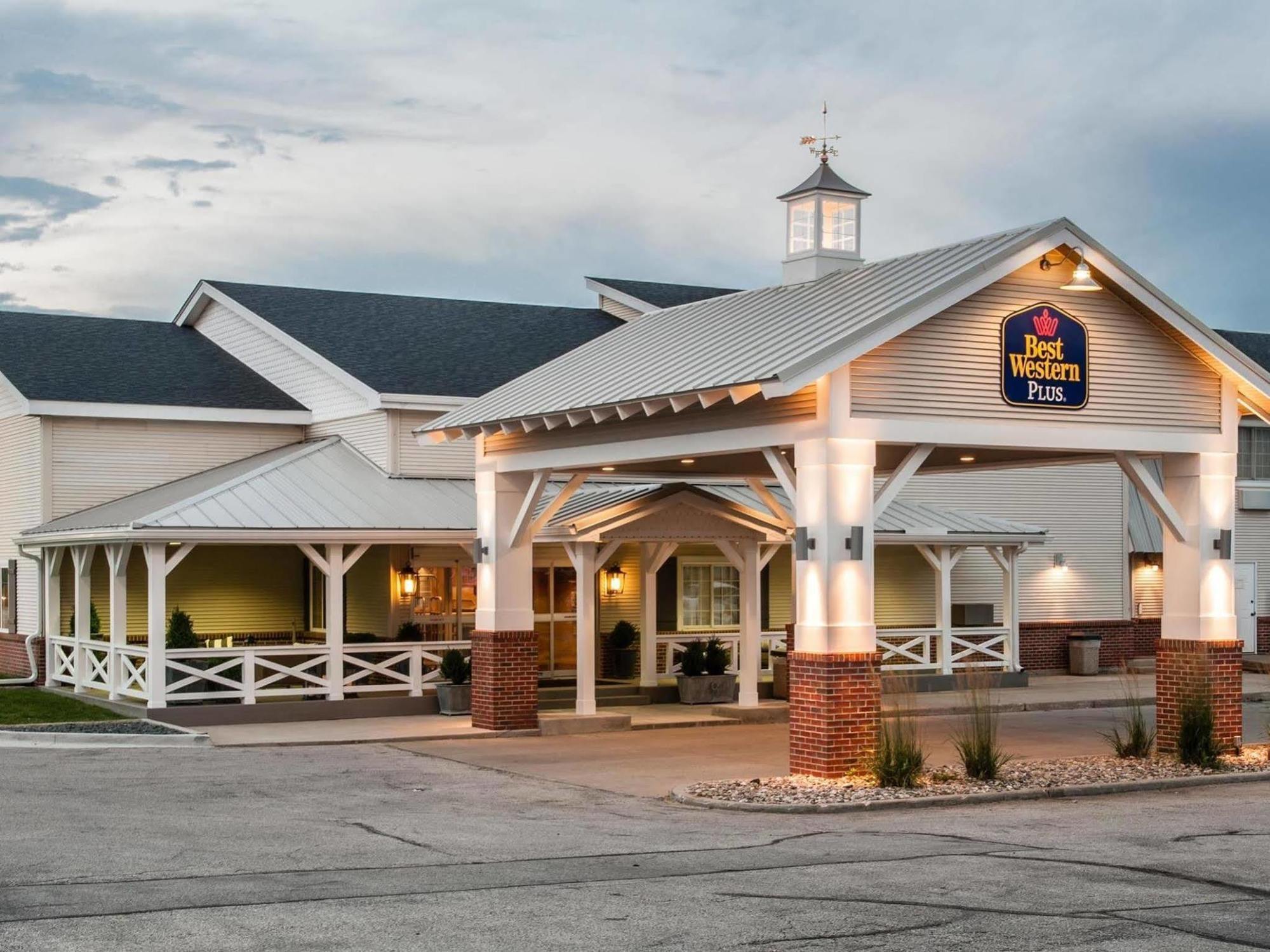 Best Western Plus University Park Inn & Suites Ames Exterior photo